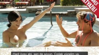 Duvarı delmesi için çağırdığım amele matkabını bana soktu